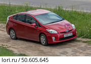 Автомобиль toyota prius. Редакционное фото, фотограф Анатолий Володин / Фотобанк Лори