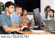 Concentrated junior software developer working in IT startup. Стоковое фото, фотограф Яков Филимонов / Фотобанк Лори