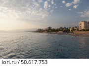 A peaceful coastal beach scene during sunset, Mahmutlar, Turkey (2024 год). Редакционное фото, фотограф EugeneSergeev / Фотобанк Лори