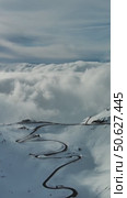 High mountain road in Austrian Alps. Стоковое видео, видеограф Михаил Коханчиков / Фотобанк Лори