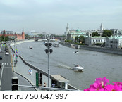 Панорама Москвы-реки с видом на прилегающие территории с Большого Каменного моста. Редакционное фото, фотограф stargal / Фотобанк Лори