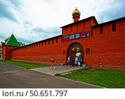 Вход в Царевококшайский кремль. Город Йошкар-Ола (2024 год). Редакционное фото, фотограф Макаров Алексей / Фотобанк Лори