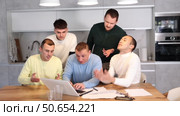 Several male friends solve problems using laptop and internet at home. Стоковое видео, видеограф Яков Филимонов / Фотобанк Лори