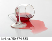 Alcohol glass. Стоковое фото, фотограф Николай Григорьев / Фотобанк Лори