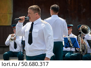 Открытое выступление оркестра Центральной военной комендатуры Росгвардии в Лианозовском парке в рамках программы "Военные оркестры в городских парках". Москва (2024 год). Редакционное фото, фотограф Pukhov K / Фотобанк Лори