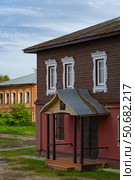 село Холуй, старые дома с наличниками на окнах. Редакционное фото, фотограф ~✿Eлена Челышева(Кочина)✿~ / Фотобанк Лори