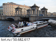 Лодки на реке Фонтанке у моста Ломоносова , Санкт-Петербург. Редакционное фото, фотограф Сергеев Валерий / Фотобанк Лори