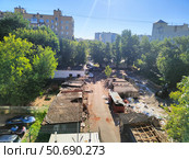 Вид на двор в котором сносят гаражи (2024 год). Редакционное фото, фотограф Ирина Терентьева / Фотобанк Лори