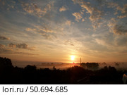 Рассветные лучи и туман. Стоковое фото, фотограф Сабурский Максим / Фотобанк Лори