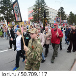 Благодарные потомки в строю Бессмертного полка. Город Заводоуковск. Редакционное фото, фотограф Анатолий Матвейчук / Фотобанк Лори