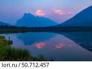 Sunset over Mt. Rundle reflected in the still waters at Vermilion Lakes, Banff, Alberta, Canada. Стоковое фото, фотограф Alan Dyer/Stocktrek Images / ТАСС / Фотобанк Лори