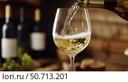 realistic white wine pour. Стоковое фото, фотограф Vectorwin / Фотобанк Лори