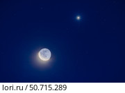The waning crescent Moon in a close conjunction below bright Venus. Стоковое фото, фотограф Alan Dyer/Stocktrek Images / ТАСС / Фотобанк Лори