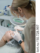 Cosmetologist Clinic Microneedling: Facial treatment, modern clinic, skin rejuvenation. Стоковое фото, фотограф svetograph / Фотобанк Лори