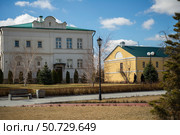 Здания (памятники архитектуры) в Астраханском кремле - консистория, бывшие казармы Астраханского гарнизона. Стоковое фото, фотограф Павел Просянов / Фотобанк Лори