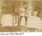 Девочка с куклами в интерьере, ретро фотография. Стоковое фото, фотограф Retro / Фотобанк Лори