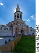Надвратная церковь Симеона Столпника в Даниловом монастыре (2024 год). Редакционное фото, фотограф Андрей Иванов / Фотобанк Лори