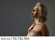 Evening Light Highlights Bride's Face, Perfect for Wedding Invitation. Стоковое фото, фотограф Aleksandr Golubev / Фотобанк Лори