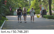 Sochi, Russia - May 16, 2023: People walk in a city park. Редакционное видео, видеограф Олег Альбертович Потаскуев / Фотобанк Лори