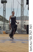 ELANTSY, IRKUTSK REGION, RUSSIA - July 5, 2025: Erdynskie Games – festival of nomadic peoples of Eurasia. Vertical video of beautiful Buryat girl on open stage takes part in beauty contest in summer holidays. Редакционное видео, видеограф Виктория Катьянова / Фотобанк Лори