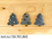 Gift,Gift Box,Wrapping Paper,Decoration,Packaging,Paper Craft,Craft,Material,Lace - Textile,Lace-up,Cotton,Linen,Brown,Homemade,Handmade Paper,Positive Emotion,Heart Shape,Design Element,I Love You,Holiday - Event,Christmas,New Year's Eve,New Year,Christmas Ornament,Embellishment,Tradition,Dried Fruit,Orange - Fruit,Cinnamon,Still Life,Christmas Card,New Year Card,Retro Style,Nostalgia,Knitting,Ball Of Wool. Стоковое фото, фотограф Оксана Шведкова / Фотобанк Лори