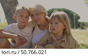 Mother embracing children in park montage. Стоковое видео, видеограф Константин Шишкин / Фотобанк Лори
