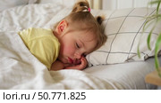 Peaceful adorable baby sleeping on a bed at home. Slumbering little child. Two years old girl sleeps peaceful at domestic room interior background. Serene dream. Cute face close up. Deep kid slumber. Стоковое видео, видеограф Марина Демидюк / Фотобанк Лори