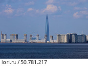Санкт-Петербург. Жилая застройка намывной части Васильевского острова и небоскрёб "Лахта-Тауэр". Стоковое фото, фотограф Александр Тарасенков / Фотобанк Лори