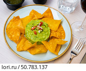 Mexican Guacamole sauce with chips nachos. Стоковое фото, фотограф Яков Филимонов / Фотобанк Лори