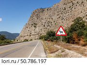 Scenic road in Golestan National Park with wildlife warning sign. Стоковое фото, фотограф Михаил Пряхин / Фотобанк Лори