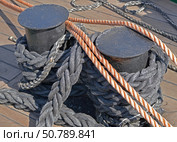 Свернутые корабельные канаты развешанные на палубе парусника. Coiled ship's ropes hung on the deck of a sailing ship. Стоковое фото, фотограф Татьяна Д / Фотобанк Лори