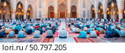 Extensive Congregation Performing Prayer in a Grand Mosque. Стоковое AI-изображение, AI-художник Данила Большаков / Фотобанк Лори