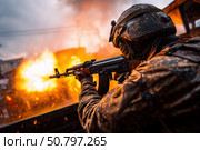 Российский военнослужащий в полной боевой экипировке и защитном шлеме прицеливается из автомата на фоне военной техники в зоне боевых действий. Стоковое AI-изображение, AI-художник ArtVladZ / Фотобанк Лори
