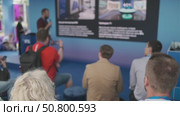 Audience observing a presentation with multimedia visuals in a modern setting. Стоковое видео, видеограф Антон Гвоздиков / Фотобанк Лори