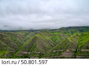 Горы недалеко от Гамсутля в тумане. Республика Дагестан. Стоковое фото, фотограф Александр Тараканов / Фотобанк Лори