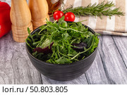 Fresh green ruccola salad leaves. Стоковое фото, фотограф Андрей Старостин / Фотобанк Лори