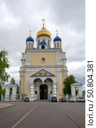 Вход в старинный собор Вознесения Господня. Елец, Липецкая область. Редакционное фото, фотограф Анна Карасева / Фотобанк Лори