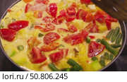 Colorful vegetable medley cooking in a pan with fresh ingredients and spices. Стоковое видео, видеограф Татьяна Лобанова / Фотобанк Лори