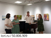 Открытие выставки наивных художников "Квартира" на Невском проспекте 60 Санкт-Петербург. Редакционное фото, фотограф Дмитрий Неумоин / Фотобанк Лори