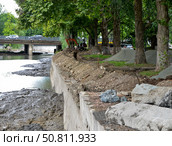 Реконструкция набережной, ремонтные работы в городе. Стоковое фото, фотограф Snezka / Фотобанк Лори
