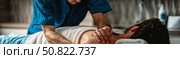Остеопат проводит сеанс остеопатии. An osteopath conducts an osteopathy session. Стоковое AI-изображение, AI-художник Смирнова Светлана / Фотобанк Лори
