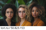 Three Graces: A trio of diverse women in earthy tones. Стоковое AI-видео, аниматор Данила Большаков / Фотобанк Лори