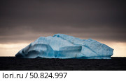Iceberg off Elephant Island, Antarctica. Стоковое фото, фотограф Steve Jones/Stocktrek Images / ТАСС / Фотобанк Лори