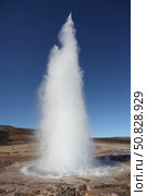 Eruption of Strokkur Geysir, Iceland. Стоковое фото, фотограф Richard Roscoe/Stocktrek Images / ТАСС / Фотобанк Лори