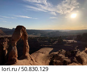 Delicate Arch, Arches National Park, Moab, Utah. Стоковое фото, фотограф Ryan Rossotto/Stocktrek Images / ТАСС / Фотобанк Лори