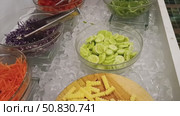 Много закусок, салаты, тёртая морковь, сыр в стеклянных тарелках в ресторане, кафе. Lots of snacks, salads, grated carrots, grated cheese in glass plates in restaurants and cafes. Стоковое видео, видеограф Наталья Пеньшина / Фотобанк Лори