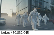 Yeti Procession: Mythical Creature Parade Across the Urban Scape. Стоковое AI-видео, аниматор Данила Большаков / Фотобанк Лори