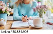 Mindful Journaling: Capturing Thoughts in a Cozy Setting. Стоковое AI-изображение, AI-художник Данила Большаков / Фотобанк Лори