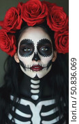 Halloween beauty skeleton woman makeup face. Girl death Halloween costume. Day of The Dead. Charming and dangerous Calavera Catrina. Стоковое AI-видео, аниматор Sergey Grishin / Фотобанк Лори