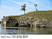 Турист на склоне мыса Бурхан. Озеро Байкал. Остров Ольхон. Стоковое фото, фотограф Александр Тараканов / Фотобанк Лори